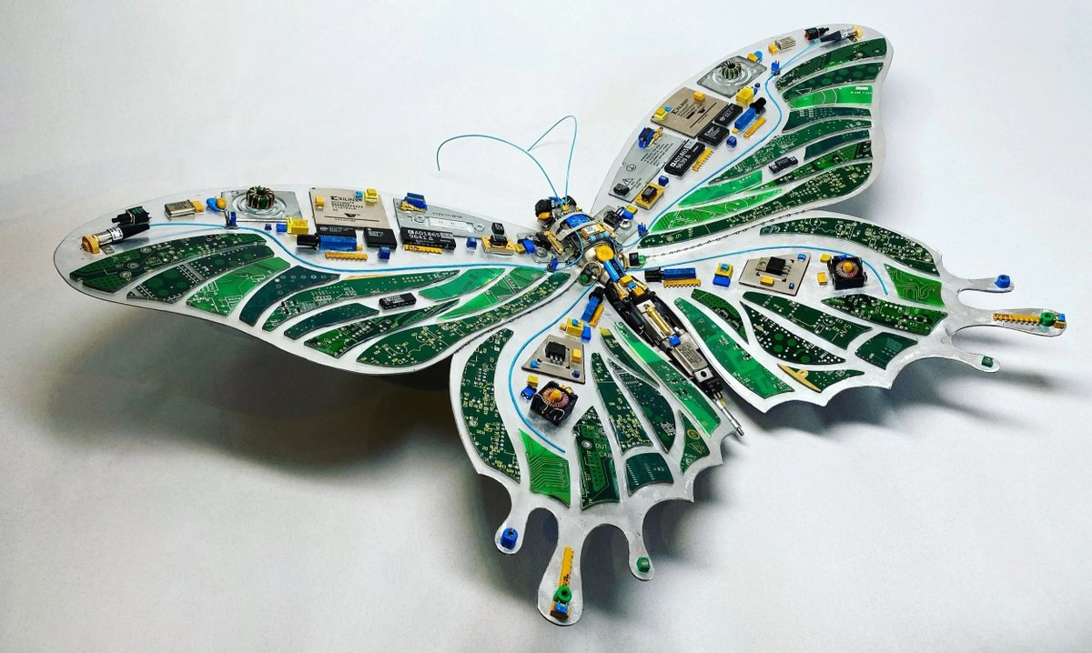 Rincevent_'s tweet image. Des libellules aux ailes de carte mère. Des lucioles qui s’allument grâce à des composants recyclés. 💡🦗
L’artiste Zak Miskry transforme nos déchets électroniques en créatures incroyables.

 2tout2rien.fr/zak-miskry-scu…

#art #Sculpture #Upcycling #Insolite #recyclage #2tout2rien