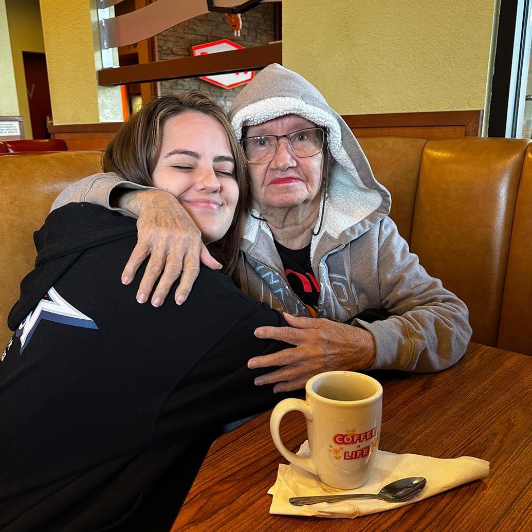 jjongjisung's tweet photo. it's my grandma's 82nd birthday today 🥳  i'm so grateful that shes still here fighting cancer with all shes got!

if you'd like to support us in paying for her treatment in 🇻🇪, any amount helps and
helping spread the word means the world to us! 

🔗: https://t.co/uXfNTzW4y1 https://t.co/TxviDyx4DA