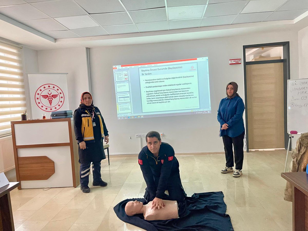 📍JÖH Personeline ve Dağcılar Grubuna İlk Yardım Eğitimi Verildi

İl Ambulans Servisi Başhekimliğimiz tarafından yürütülen “Her Evde Bir İlk Yardımcı” projesi çerçevesinde düzenlenen ilk yardım eğitimleri hız kesmeden devam ediyor.

 İl Ambulans Servisi Başhekimliği eğitim