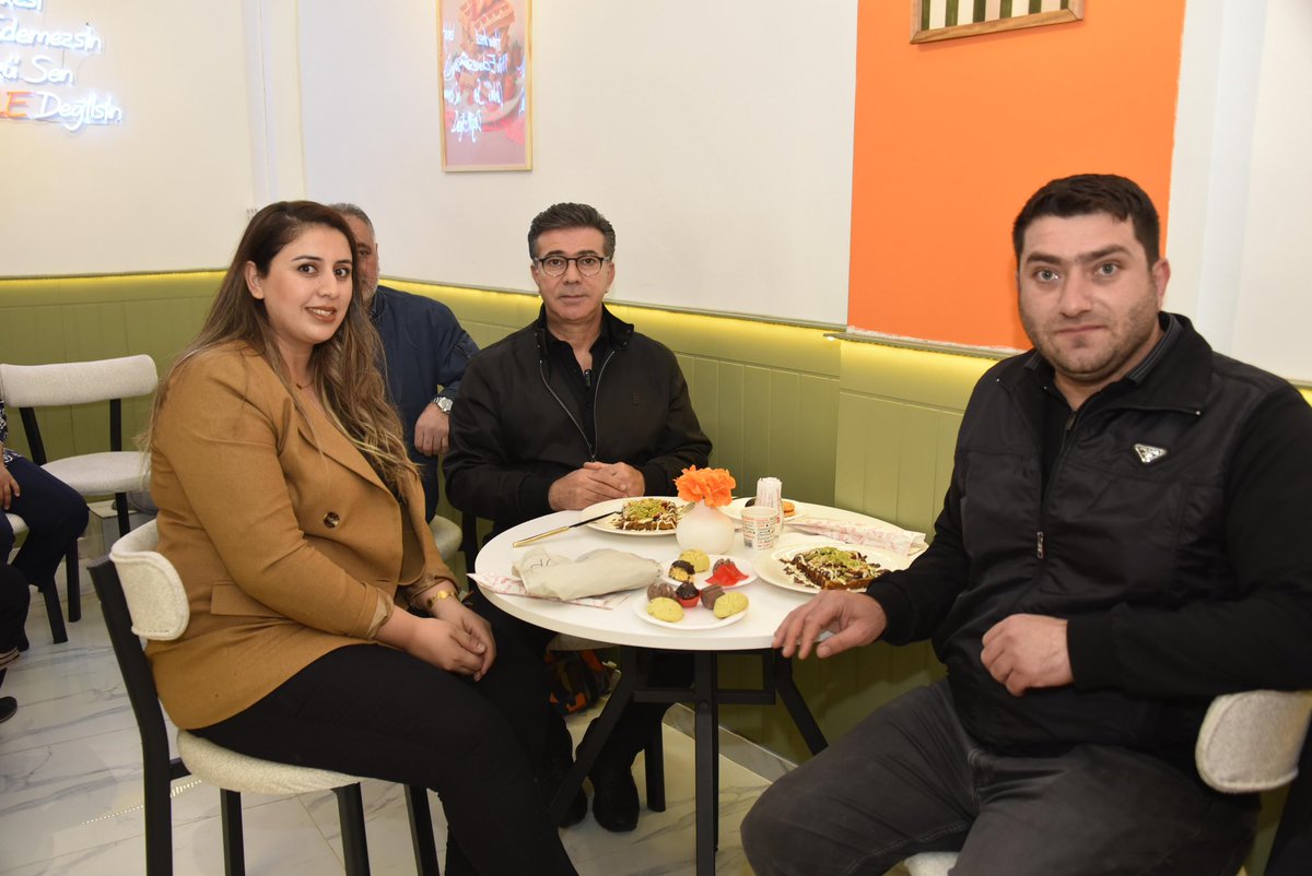 Belediye Başkanımız Ali Murat Bucak ile birlikte Happy Waffle’ın açılışını gerçekleştirdik. İlçemize değer katacak bu güzel işletmenin hayırlı olmasını diliyoruz. İş yeri sahibi Necla Kandemir’e ve emeği geçen herkese teşekkür eder, bol bereketli kazançlar temenni ederiz .