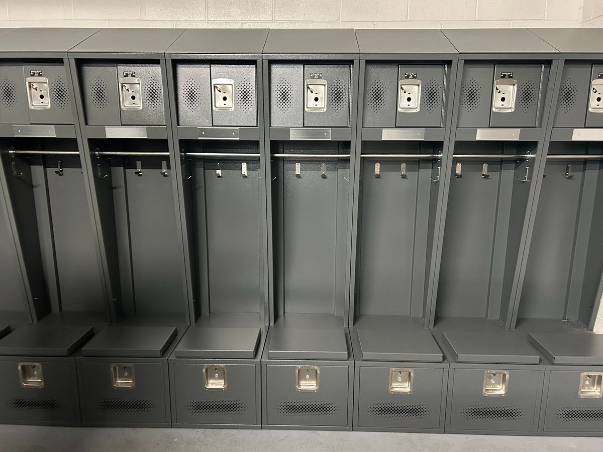 DebourghMfg's tweet photo. DeBourgh New Locker Rooms!  in La Junta, CO 

#flexelite #sentrythreelatch #pianohinge #graymatter #closedbase #debourgh #slopetop #lockers #lockerroom #installation #installationphoto #lockerinstallation #employeelockers #teammemberlockers #teammemberlockerroom #manufacturing https://t.co/0nomU5xnfy