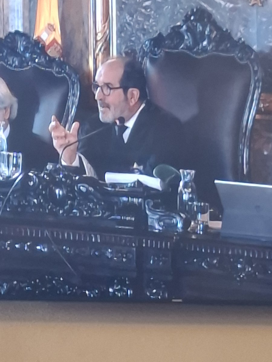 APUNTE Arrieta le dio la primicia de la condena, al primer denunciante contra el FGE, Colegio de Abogados de Madrid y acusación popular que pidió 4 años de cárcel para el FGE. Porque en su sede dijo al terminar una clase dijo que "tenía que poner la sentencia del fiscal general".