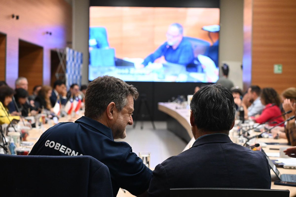 Orrego's tweet image. Las obras emblemáticas no son proyectos aislados: son parte de una red que estamos construyendo para devolverle vida y seguridad al espacio público. Aprobamos por unanimidad el Mejoramiento del Espacio Público del Eje Alameda – Polígono Diagonal Paraguay, en Santiago. Obras de…