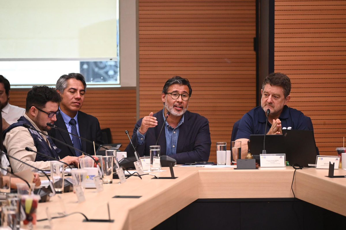 Orrego's tweet image. Las obras emblemáticas no son proyectos aislados: son parte de una red que estamos construyendo para devolverle vida y seguridad al espacio público. Aprobamos por unanimidad el Mejoramiento del Espacio Público del Eje Alameda – Polígono Diagonal Paraguay, en Santiago. Obras de…