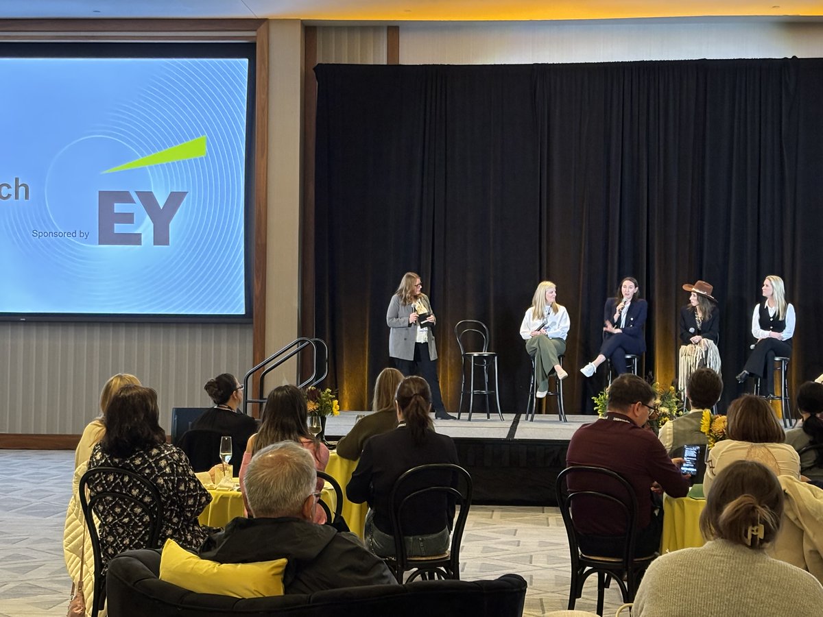 amylegatewolfe's tweet image. @OpenText isn’t “old tech” anymore.
At #OpenTextWorld, it rolled out the AI Data Platform, letting enterprises govern data and build AI agents on top.
Savinay Berry says there’s “a ton of latent value” and
Canadian investors should pay attention
open.substack.com/pub/canadastoc…