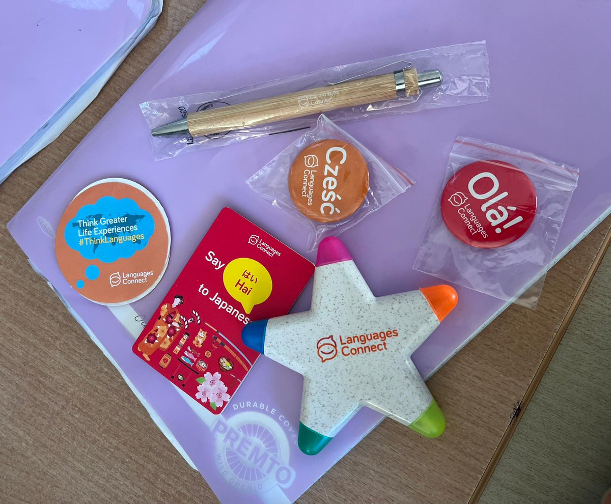 Loreto_Crumlin's tweet image. A look back at our amazing Think Languages Week event! 🎉 Our TY students handed out badges to promote different cultures and languages 🌏. They also hosted a fun-filled language quiz and gave out some fantastic prizes! 🏆🎁 Thanks to everyone who got involved! #thinklanguages