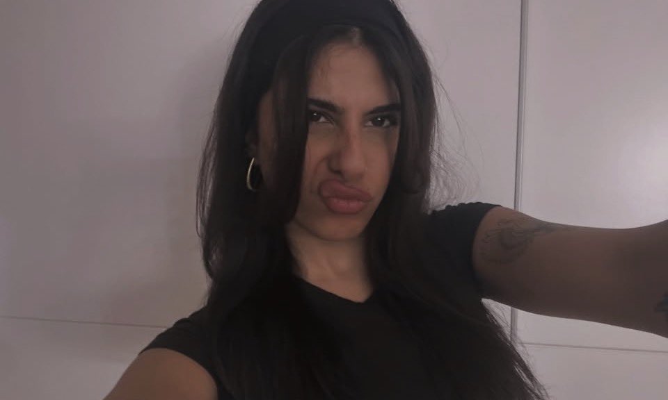 Gibts hier auch deutsche Hunde die mir meine Füße lecken? 👅 💰