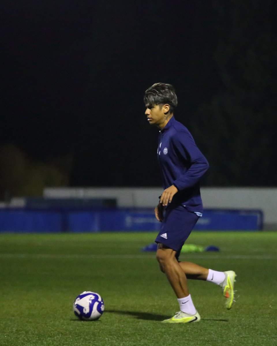 afa_academiamad's tweet image. Control en la conducción y velocidad en el pase.

El foco puesto en mover el balón con intención ⚽

#FútbolArgentino #MetodologíaAFA 🇦🇷