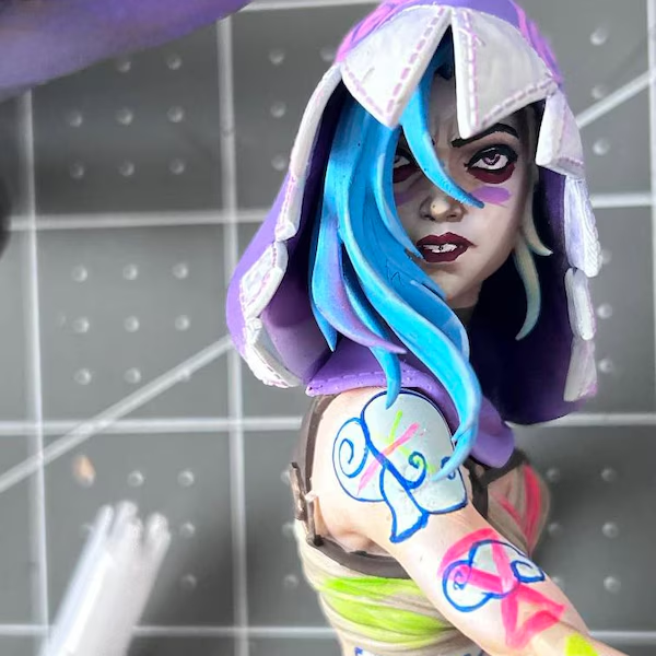 naomi_6543's tweet image. Bringing artistry to life with bold colors and fierce style! 🌈🎨 #CustomFigure #ArtInspiration #CreativeExpression