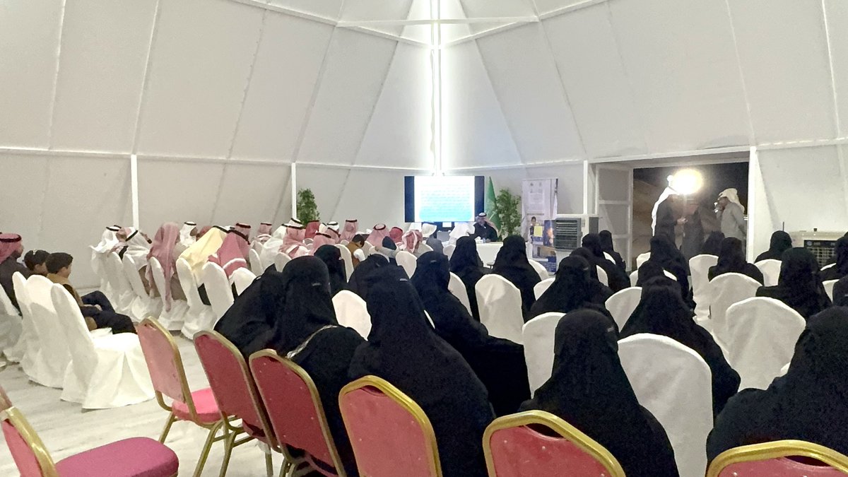 manarthail's tweet photo. فيديو 📹

أقامت  منارة حائل الفضائية هذا المساء الأربعاء الموافق 
26 نوفمبر 2025 م  أمسية والتى كانت  بعنوان :
"التكافل الاجتماعي في حائل خلال القرن التاسع عشر الميلادي "
🎤 والتي قدمها :
الدكتور خاتم الغيثي
حيث حضرها عدد من المهتمين والضيوف الكرام   @emara_hail @hz1sar https://t.co/f711mvqLIn