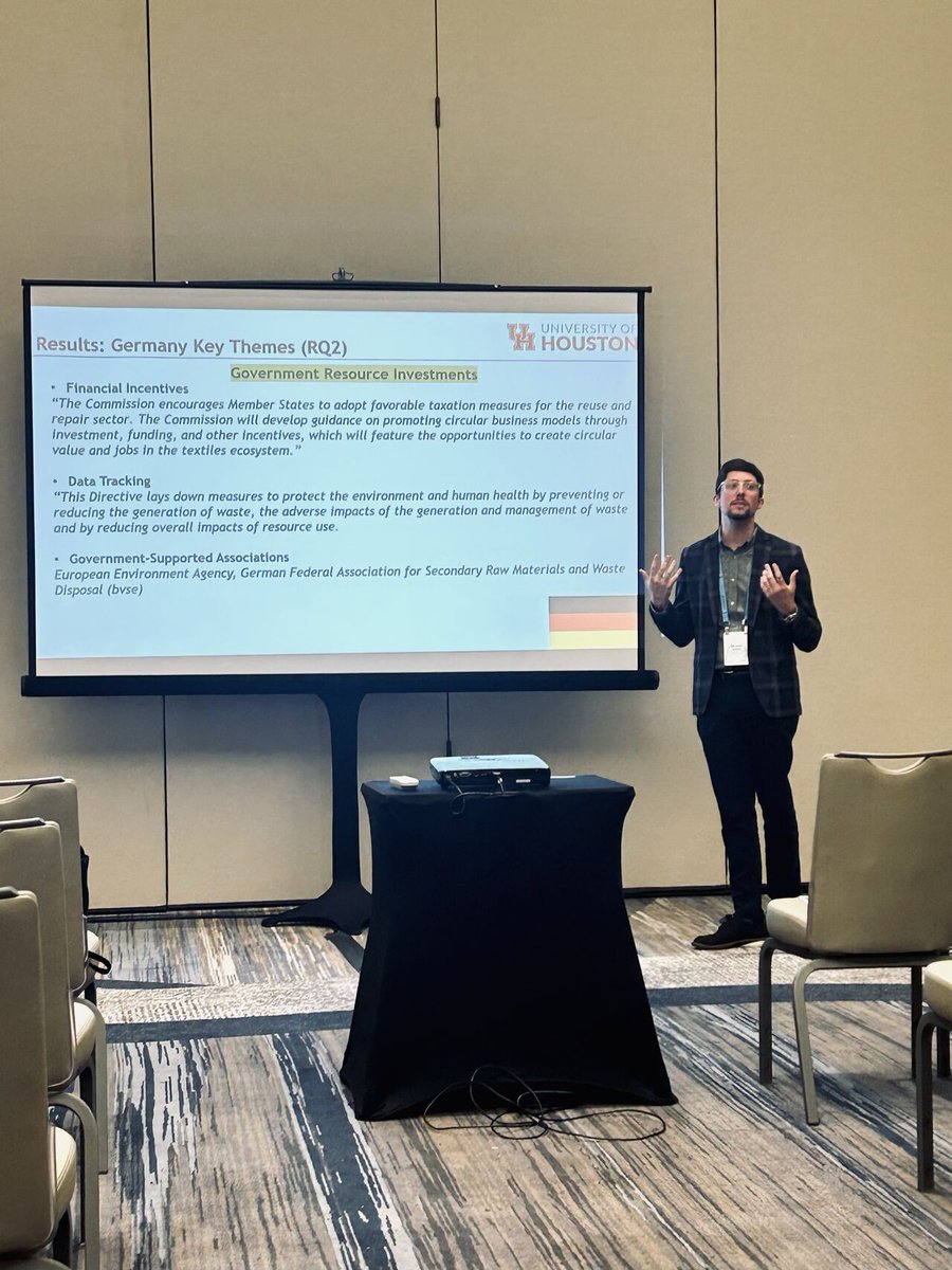 UHEngineeringSL's tweet image. Big news from the International Textiles &amp;amp; Apparel Association (ITAA) Conference! 

👏 Congrats to #CullenCollege UH Retailing faculty Dr. Mim, Dr. Shin, Dr. Jones, and Dr. Blake Mudd for their outstanding research and recognition! #GOCoogs