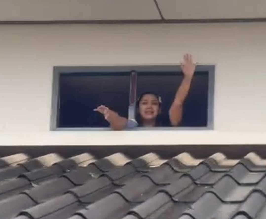 MoMoTang29's tweet image. 🆘️เคทนี้ยังไม่ได้รับการช่วยเหลือเลยค่าบ เพื่อนเค้าเอง 🙏ช่วยกันแชร์ด้วยนะคะ🆘️

 📍ขอความช่วยเหลือค่ะ 📍
บ้านเลขที่ 139 ชอย 3 ถนนพลพิชัย  ชุติมา ทองทวี ติดอยู่บนหลังคาชั้น 2 ไม่ได้ทานอะไรมา 4 วันแล้วพี่อยู่คนเดียว พี่ๆกู้ภัยไปช่วยพี่หน่อยนะคะ 

#น้ำท่วมภาคใต้
#น้ำท่วมหาดใหญ่