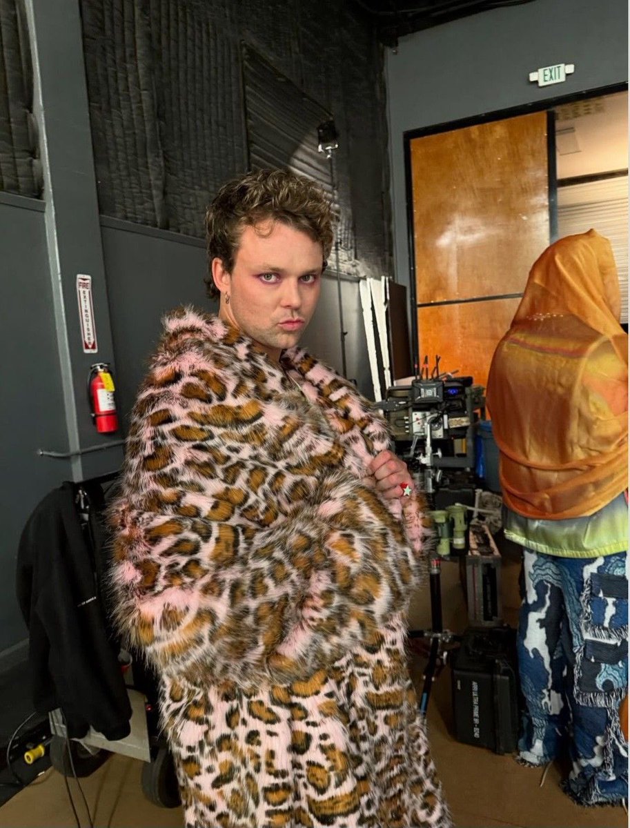 CALM_for_5SOS's tweet image. I pulled that tarot card that one with the mystic heart a map of treasures good things come to those who wait, okay!✨