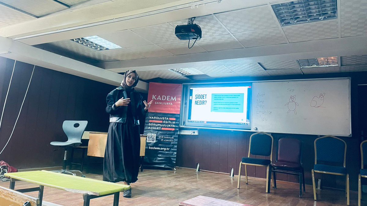 📍 Eyyübiye ~ Mehmet Akif Ersoy İlkokulu 

Öğretmenlerimize “Güven Toplumun İnşası – Şiddetin Anatomisi” eğitimimizi verdik📚

Okulun öğrencilerine ise Ağız ve Diş Sağlığı Haftası kapsamında, yönetim kurulu üyemiz olan diş hekimimiz tarafından ağız taraması yaptık.🦷🪥 #KADEMUrfa