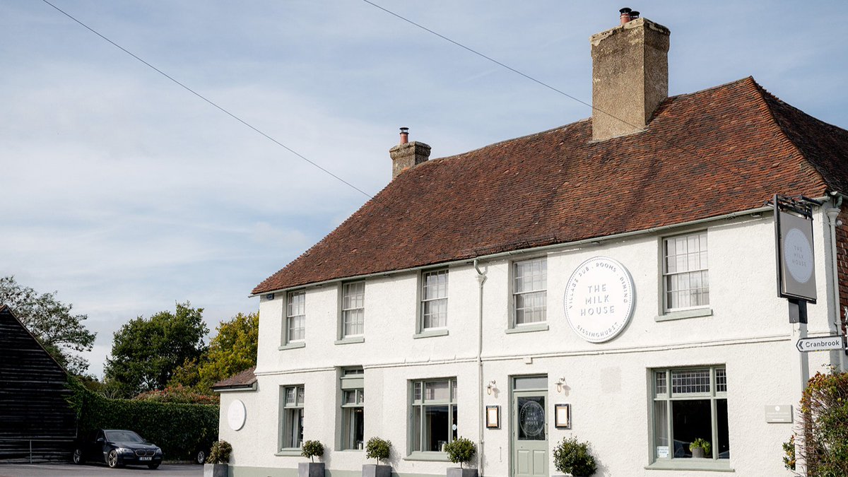 TMH_TN17's tweet image. There’s a week until our festive wreathmaking workshops! Join us on Wednesday 3rd and Thursday 4th December in the cosy bar, where you’ll create a door wreath or table centrepiece with locally foraged foliage.

#xmasiscoming #localevents #publife #wreathmaking