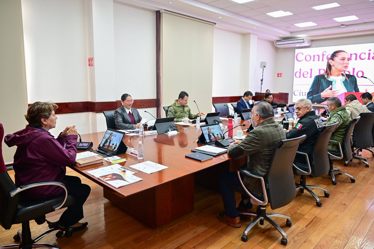 delfinagomeza's tweet image. El trabajo en conjunto que realizamos a diario en la Mesa de Paz nos permite avanzar en la seguridad de las familias mexiquenses 
La construcción de entornos tranquilos es una tarea diaria que asumimos con responsabilidad las autoridades que integramos estas reuniones.…