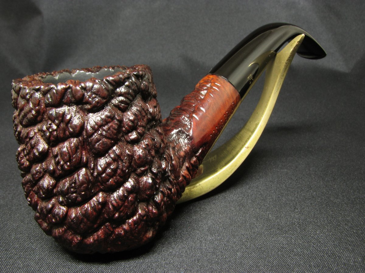 This pipe truly exudes the imagination and skilled hands of Savinelli craftsmen. More info and photos of Roche Briar at vkpipes.com/pipeline/roche…
