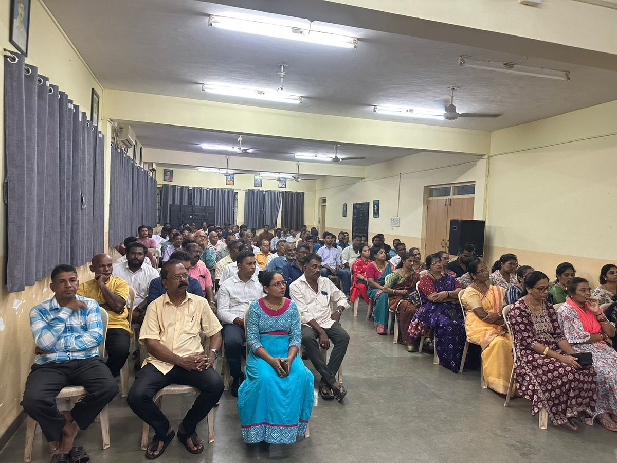 annamalai_k's tweet image. Delighted to meet our energetic Booth level karyakarthas, Booth Presidents and BLAs of Panaji, Taleigao and Tivim assembly constituencies as part of the review of the ongoing SIR exercise of @BJP4Goa. 

@ShetSadanand @NilkantHalarnk1 @DamuNaik @sidkuks @RKamatOfficial…