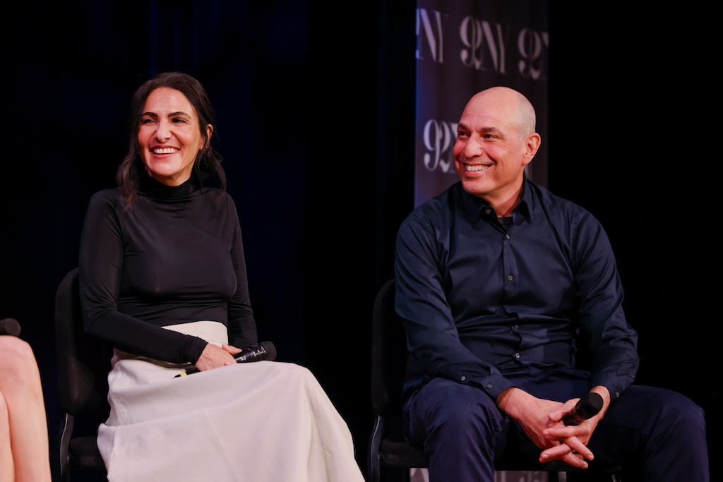 CreativeScreen's tweet image. The first season, it was very clear with moments like the first kiss, the first ‘I love you,’ or figuring out exclusivity. Those were pivotal milestones. #ErinFoster - creator #NobdodyWantsThis tinyurl.com/yj75d5v3