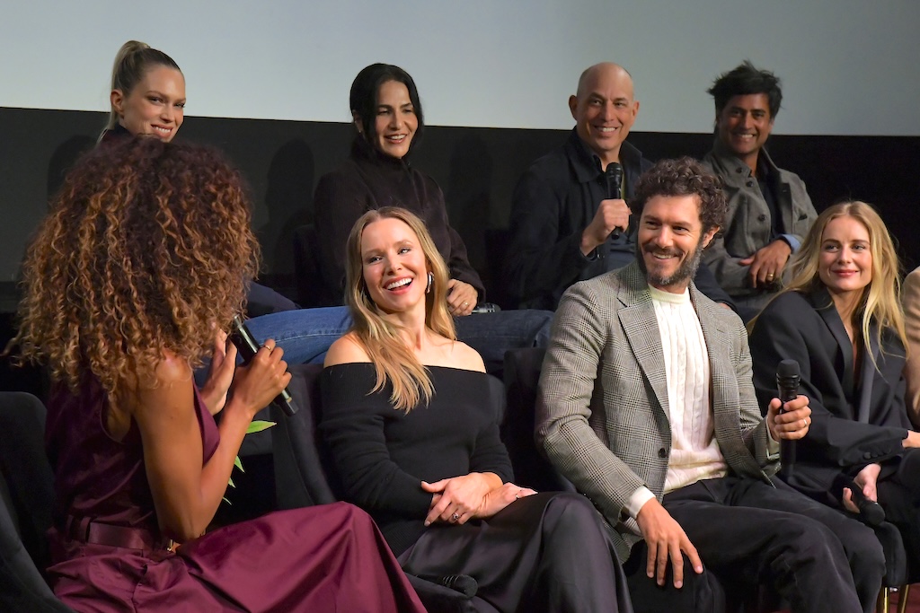 CreativeScreen's tweet image. The first season, it was very clear with moments like the first kiss, the first ‘I love you,’ or figuring out exclusivity. Those were pivotal milestones. #ErinFoster - creator #NobdodyWantsThis tinyurl.com/yj75d5v3