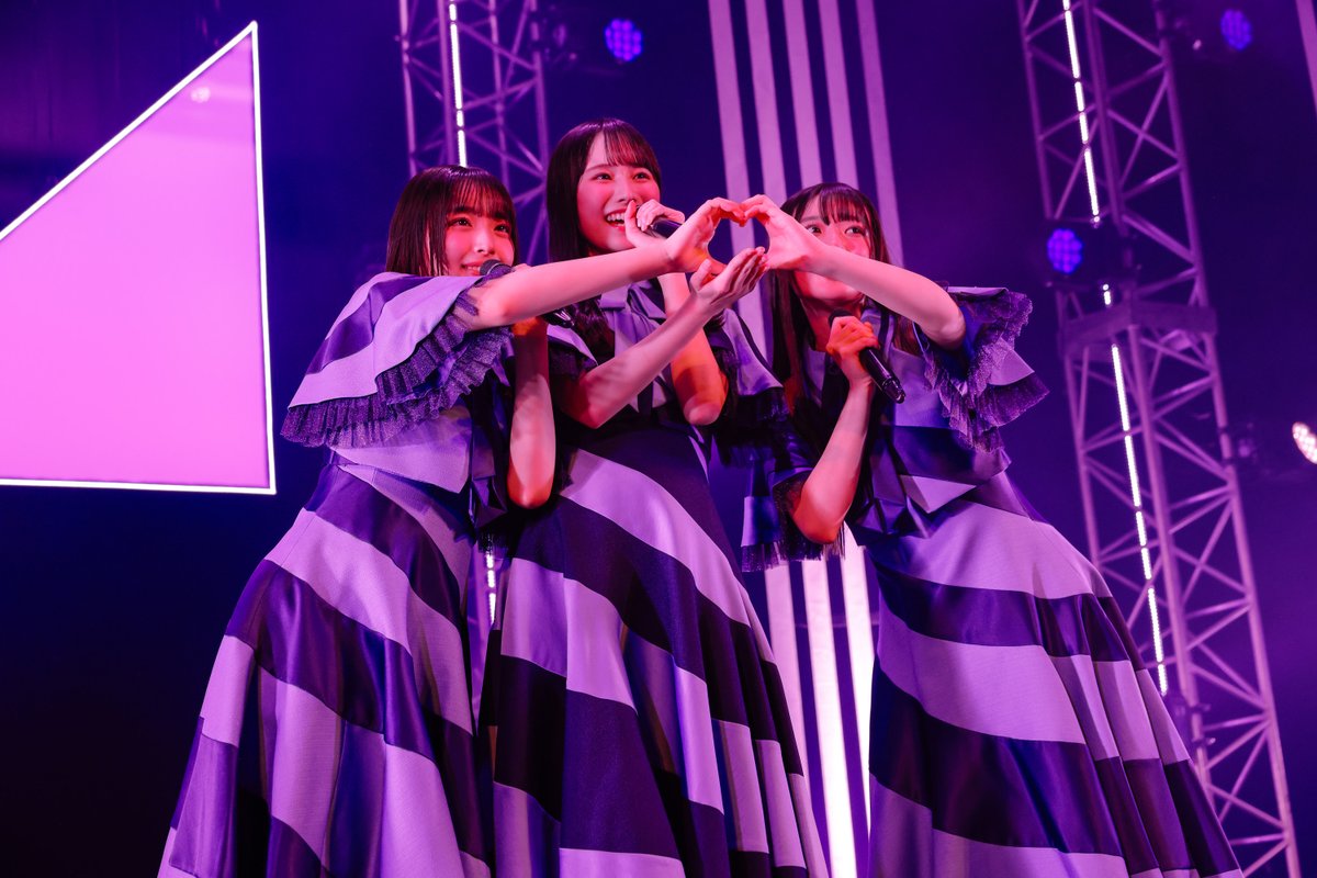 oricon's tweet photo. 日向坂46五期生『新参者』全10公演を完走✨

約30曲振り入れの不安乗り越え「未来をつくる五期生になりたい」☀️🌈

📸ライブ写真32点あり
https://t.co/dpwdCeKIuB

#新参者 #おひさまと好きを超えろ https://t.co/te57KEDfgq