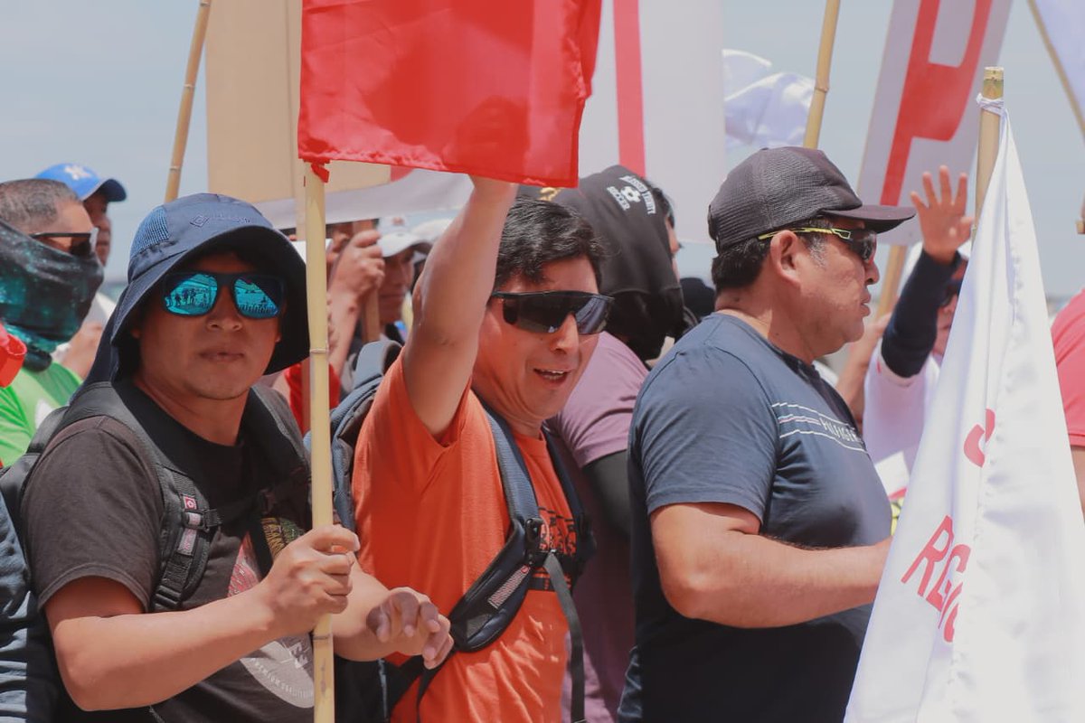 👷‍♂️🔧 Construcción Civil se hace presente en el inicio de la Doble Vía Tacna – Boca del Río
#DobleVíBocadelRío | Entre aplausos, energía y mucha unión, los trabajadores del Sindicato de Construcción Civil acompañaron el inicio de obra, que marcará un antes y un después en Tacna🙌