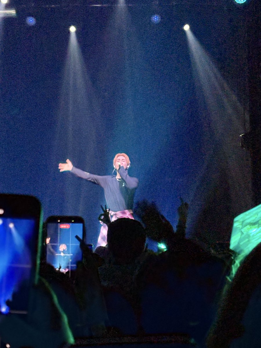 jun8bss's tweet image. Thank you for the best night Jinki!! Love you so much!!🩵🩵🩵🩵🩵