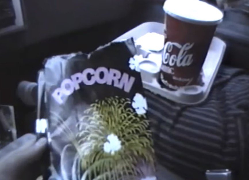 SourceHalloween's tweet image. A new video surfaced Youtube of a recording of 2 friends going to a Halloween H2O screening at a Drive-in theater in 1998 🔪🧡

youtu.be/pQO-5nSx-Pk?si…