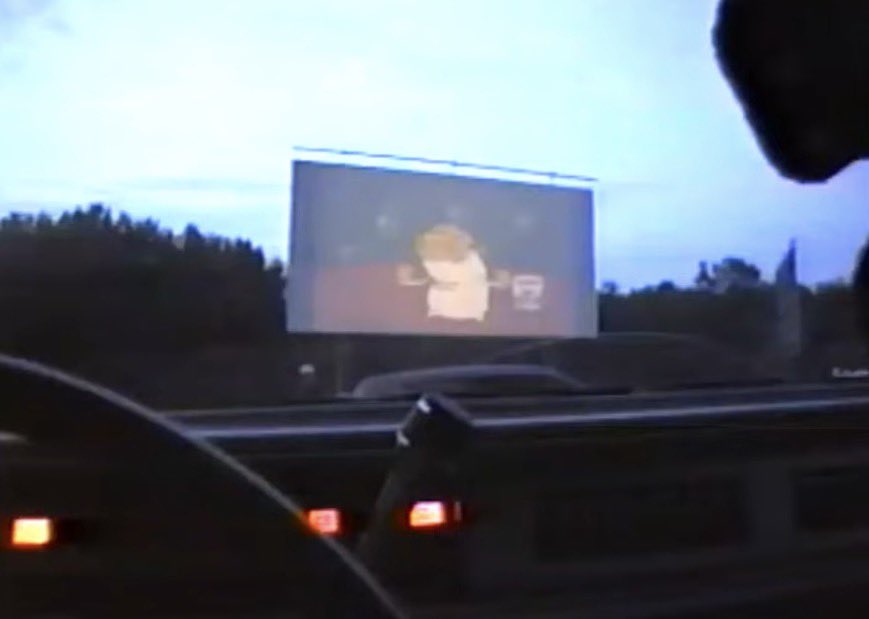 SourceHalloween's tweet image. A new video surfaced Youtube of a recording of 2 friends going to a Halloween H2O screening at a Drive-in theater in 1998 🔪🧡

youtu.be/pQO-5nSx-Pk?si…