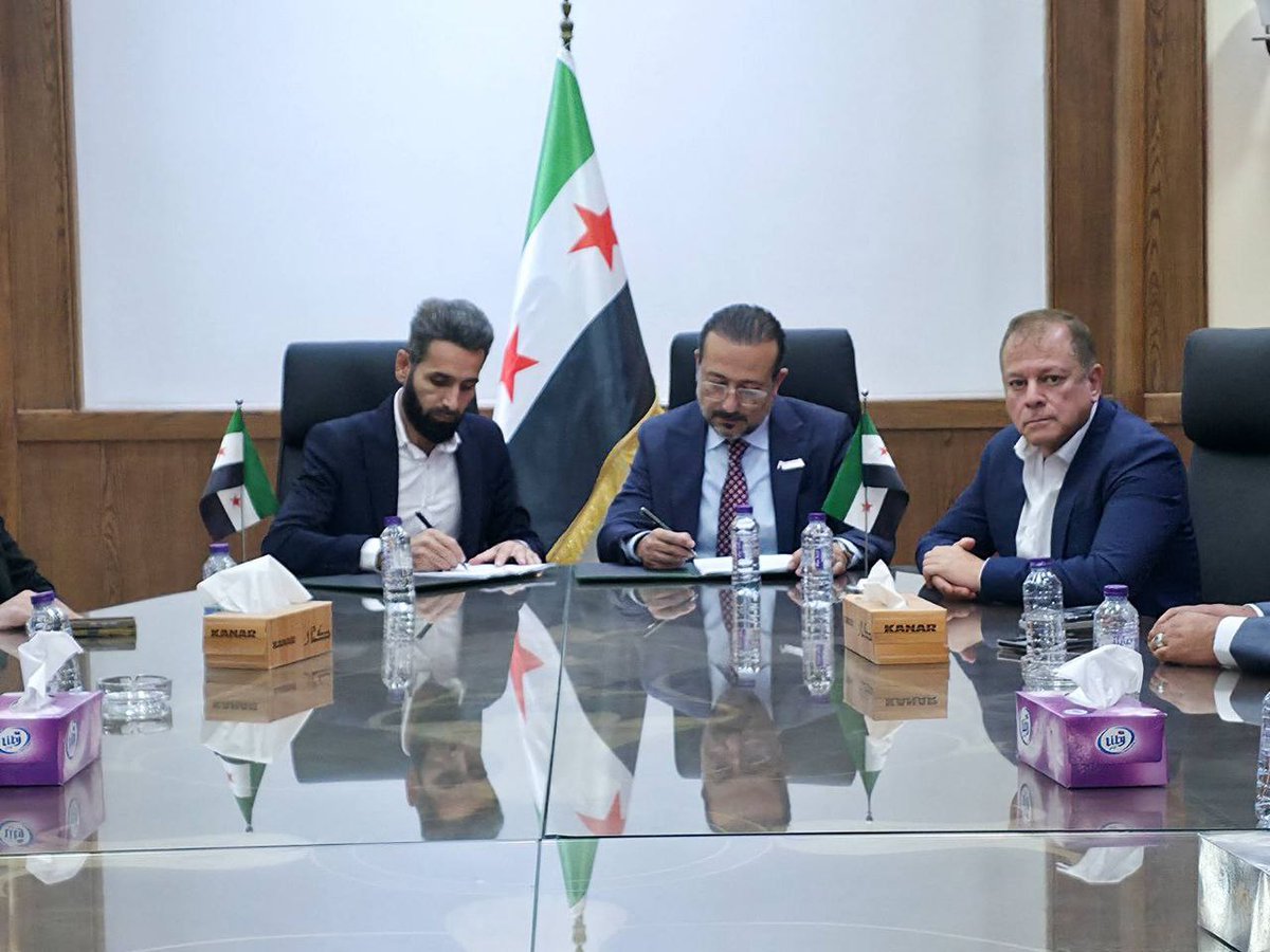 SyrMOfE's tweet image. اتفاقية لإعداد دراسة حول التوزيع الأمثل لمصادر الطاقة واستقرار النظام الكهربائي في سوريا

شهد قطاع الطاقة اليوم توقيع اتفاقية تعاون بين وزارة الطاقة ممثّلة بـ المؤسسة العامة لنقل وتوزيع الكهرباء، وشركة ACWA POWER، وبمشاركة المستشار المختص،