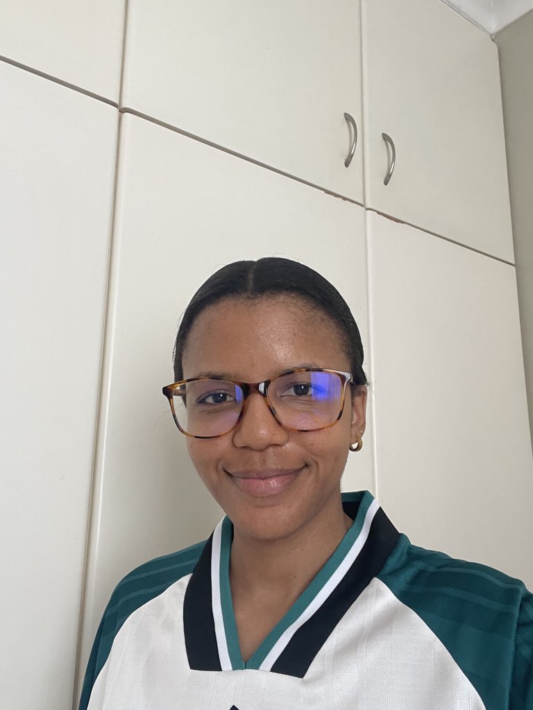 AnelisaMaNgwane's tweet photo. #Matchdayselfie
#UCL #LIVPSV https://t.co/tqTNOIBKLi