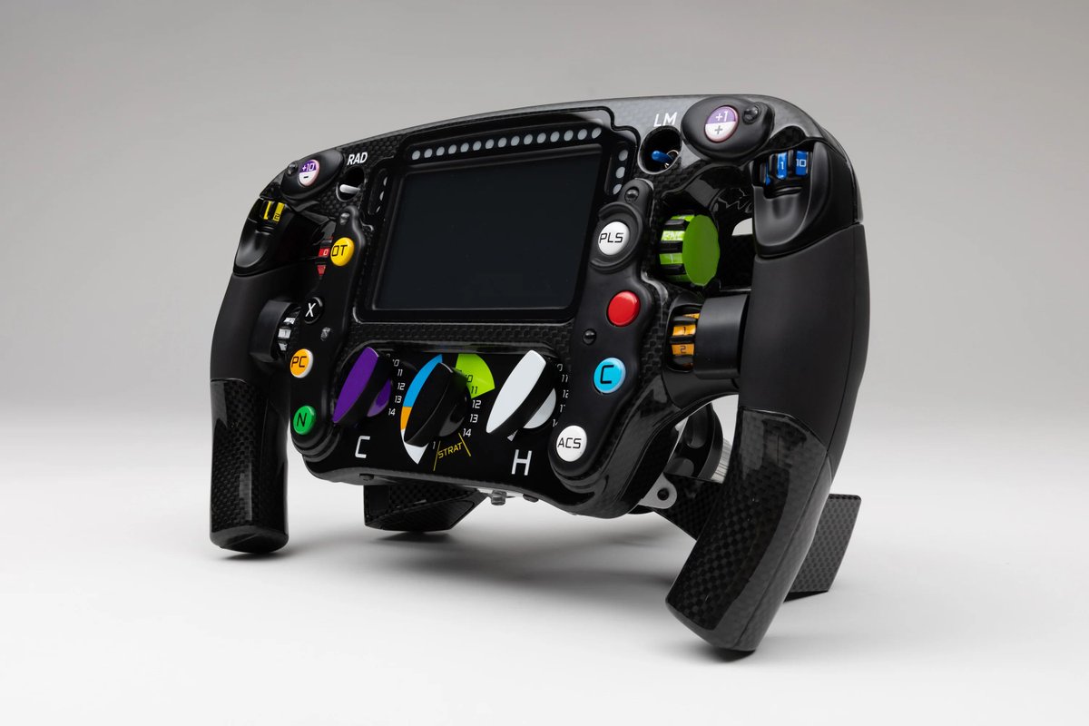 GLTSA's tweet image. McLaren MCL39 Steering Wheel (2025) 
1:1 SCALE 

Limited to just 99 pieces
Based on the steering wheel used by Lando Norris and Oscar Piastri during the 2025 FIA Formula One World Championship season
Each model hand-built and assembled by a small team of craftsmen
Full size…