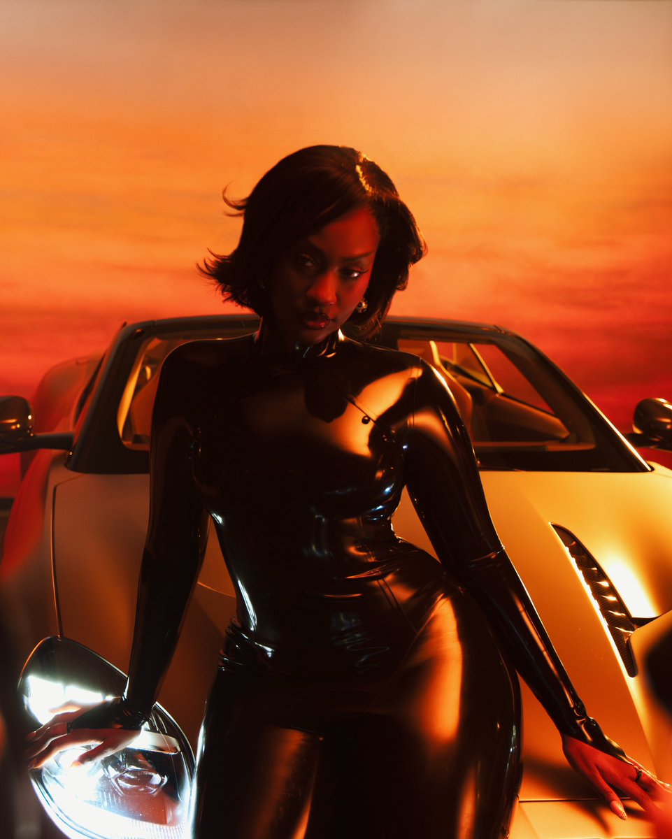 NoteSphere's tweet image. Tems on set for ‘First’ visuals (2025)
📸: @mrnobodynobody1