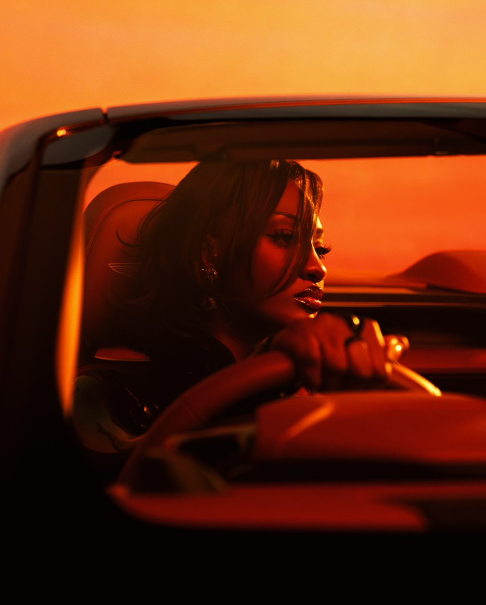 NoteSphere's tweet image. Tems on set for ‘First’ visuals (2025)
📸: @mrnobodynobody1