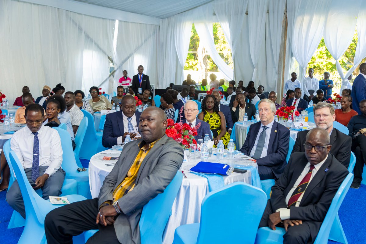 Lung_Institute's tweet photo. “We will not rest until we perform the first lung surgery.”

As we mark 10 years, we open a new chapter: building a modern, fully equipped Lung Institute to advance lung health through research, training, innovation and clinical excellence - Prof. Charles Ibingira
#MLIat10 https://t.co/IBrFta293B