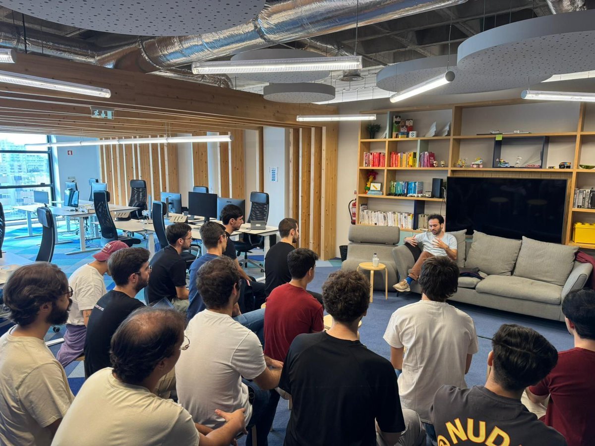 subvisual's tweet image. ⚡ Subvisual has been organizing developer events for years—Alchemy Conf, Global Elixir Meetups, Braga Blockchain sessions, gatherings with José Valim, among others.

Developers, founders, and language creators show up to share what they&apos;re building and discuss what&apos;s working in…