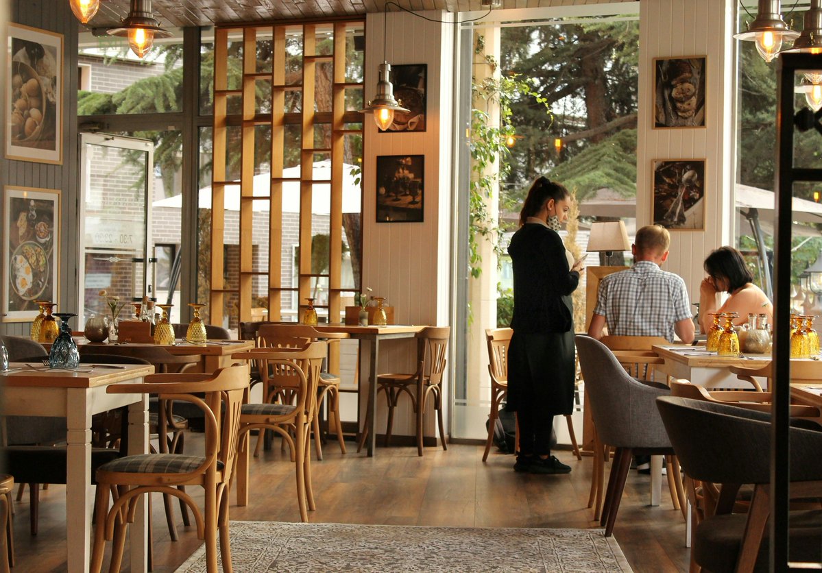 PTLInsurance's tweet image. 🍽️👨🍳 Restaurant owners, Thanksgiving rush means busy kitchens! Restaurant insurance protects your staff, guests, and property from holiday mishaps. 🍲🍴
 #SoCalEats #BizProtection #HolidayCoverage