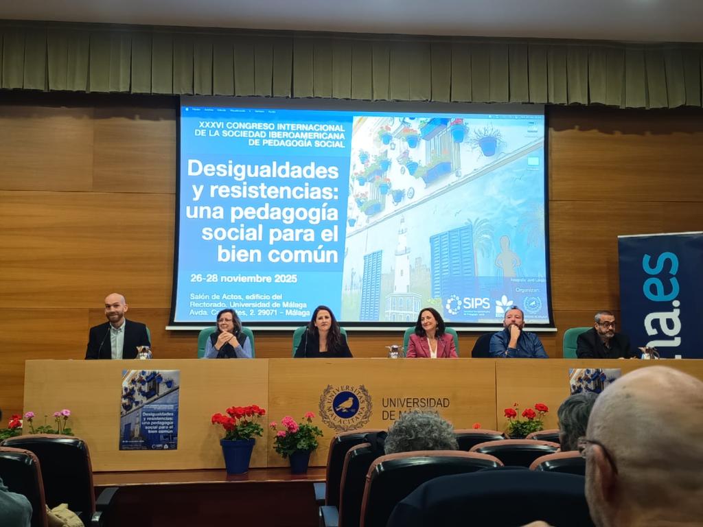Inauguración de nuestro congreso en #SIPSMALAGA.
Gracias <a href="/Educas_UMA/">EDUCAS. Educación y Cambio Social</a> <a href="/InfoUMA/">Universidad de Málaga</a>