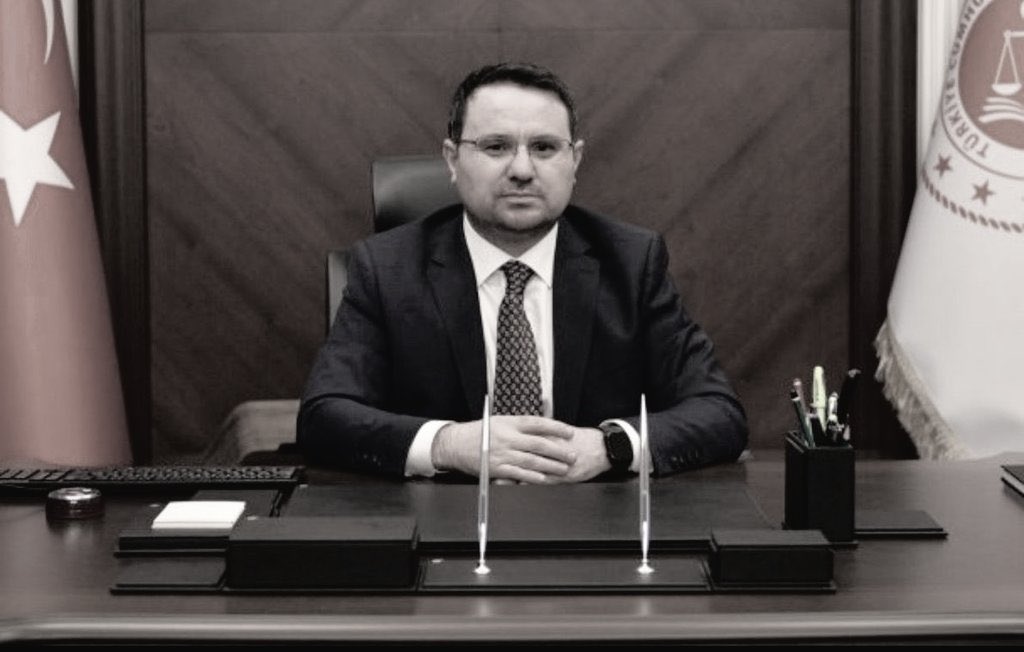 fetih1400191810's tweet image. CHP’nin top yekün itibarsızlaştırmaya
Çalıştırdığı Akın Gürlek savcımıza tam
Sahip çıkma vaktidir el itine köpegine
Sahip çıkarken biz Aslanda kusur aramayalım
Hadi hep beraber yoruma 
AKIN GÜRLEK ADAMDIR yazalım
Düşmanları kudurtalım