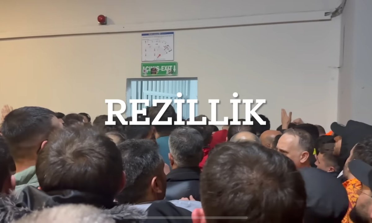DEPLASMANA GİDİYORUZ ! SAVAŞA DEĞİL !

Öncelikle yıllardır yaşatılan bu rezilliğin sona gelmesinden çok mutluyuz. Deplasmana girişlerin, işkence haline geldiği Kadıöy deplasmanındaki bu uygulama son buldu.

Sırada tuvaletlerde yapılan iğrenç muamele ve maç sonu çıkışındaki küçük
