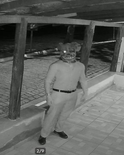 MaxxerOnDefault's tweet image. FNAF 2 only 9 days away
Here&apos;s a silly security cam shot i took yesterday with my cosplay.
#fnaf2movie #Springtrap #fnaf2