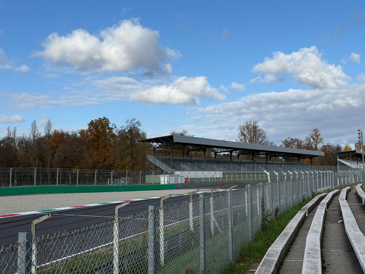 IlmondodiMeL's tweet image. #Geocaching @GoGeocaching  
Team M&amp;amp;L
#Cache #707
How can I open it ? El se derva no! 6

Approfittando di una pausa in una trasferta di lavoro, ci siamo avventurati verso uno dei luoghi più iconici d’Italia: l’autodromo di Monza.