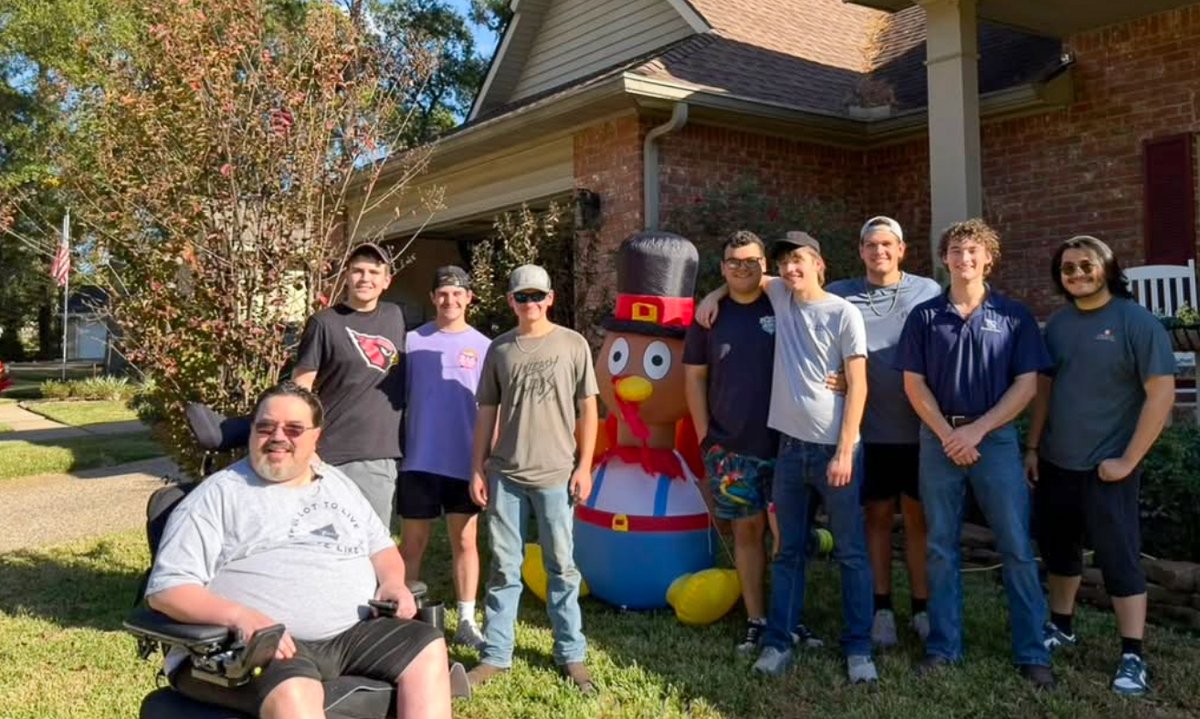 phidelt's tweet image. With Thanksgiving around the corner, we’re feeling extra thankful for our brothers who dedicate their time to supporting ALS families. Your service matters! #ProudToBeAPhi