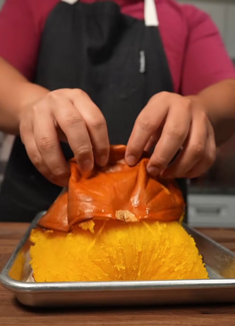 Glimmary's tweet image. heading into the holidays....please don&apos;t forget about #pumpkinpie!!!1!
if you&apos;re not a chef, don&apos;t worry, you&apos;re about to have the best food you could possible imagine. quality of life is about to go through the roof. 
today we teach a robot how to make pumpkin pie, from scratch