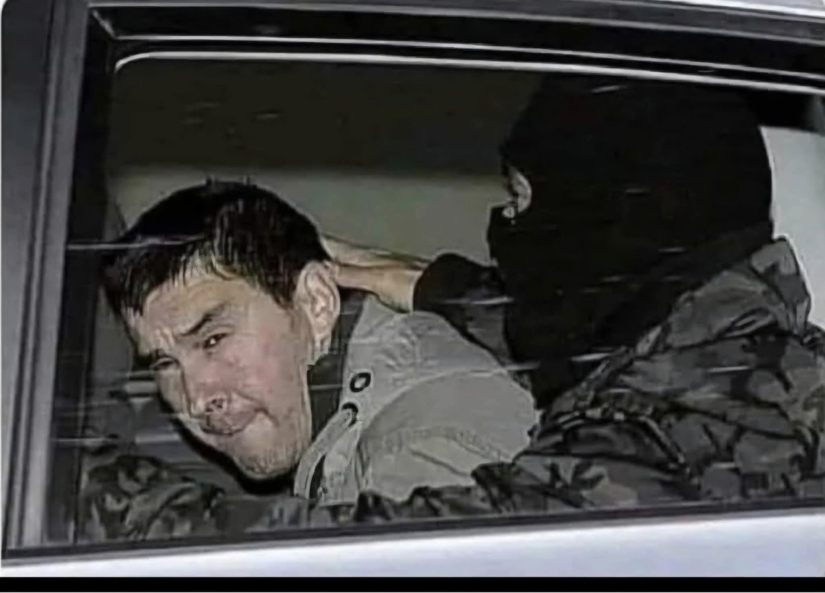 Quarter04232136's tweet image. &quot;UN VULGAR TERRORISTA&quot;
Me encanta  esta foto por que muestra cómo debe prevalecer el orden natural  de las cosas( protagonista: 
&quot; otegui&quot;, cuando era detenido como lo que siempre  fue; &quot;un vulgar terrorista&quot;)