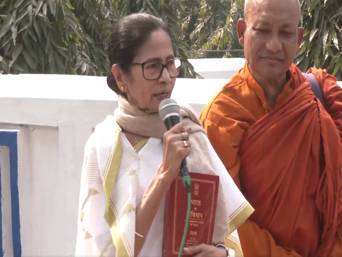 ani_digital's tweet image. "BJP snatches rights of everyone": West Bengal CM Mamata Banerjee on death of BLOs 

Read @ANI Story | aninews.in/news/national/…
#BJP #MamataBanerjee #BLODeath