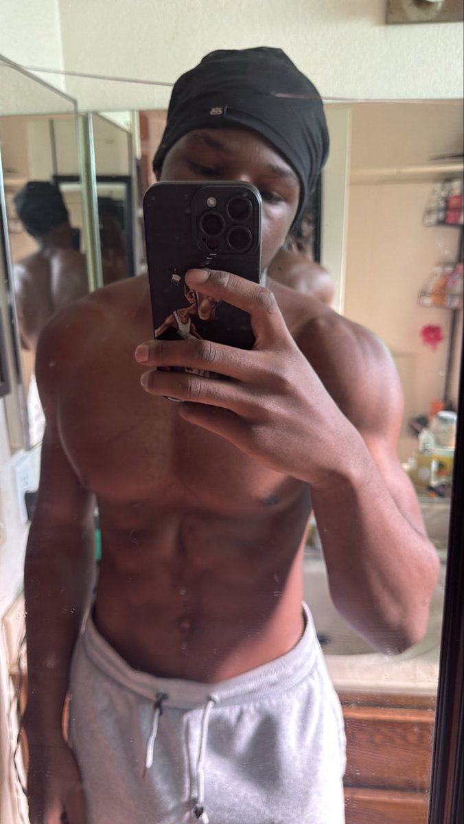 HeadPurk's tweet photo. Ma physique has been crazy lately https://t.co/szx6QP53p1