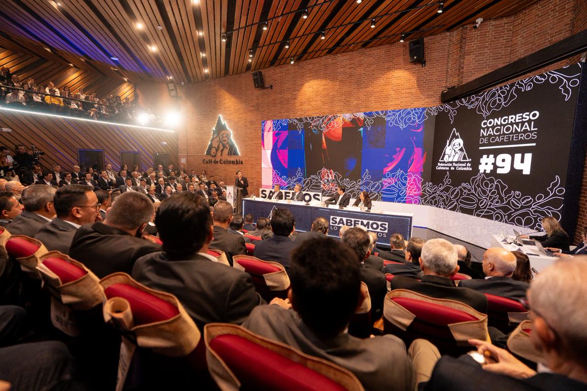 La ministra de Agricultura y Desarrollo Rural, <a href="/MCarvajalinoV/">Martha Carvajalino</a>, acompañó hoy la instalación del #94CongresoCafetero, donde destacó: “Reconocemos en el café el gran futuro, el presente, pero también una historia y un pasado que nos han permitido consolidar y resistir, en los