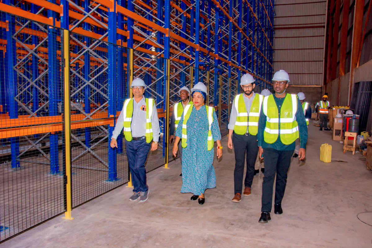 KayonzaDistrict's tweet image. During the visit, @AmbProf_Charity and Mayor @BoscoNyemazi toured Mount Meru Soyco Ltd, a key agribusiness facility in Kayonza that produces cooking oil and soap, showcasing investment opportunities in agro-processing.