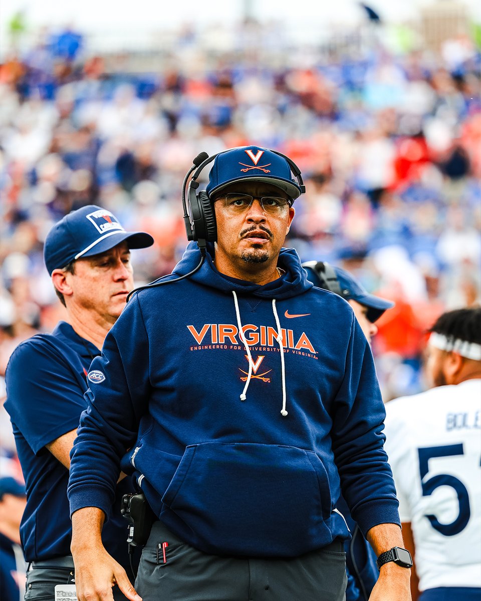 UVAFootball's tweet image. Happy Birthday to the leader of our program @Coach_TElliott  🎉🎂

#GoHoos 🔶⚔️🔷